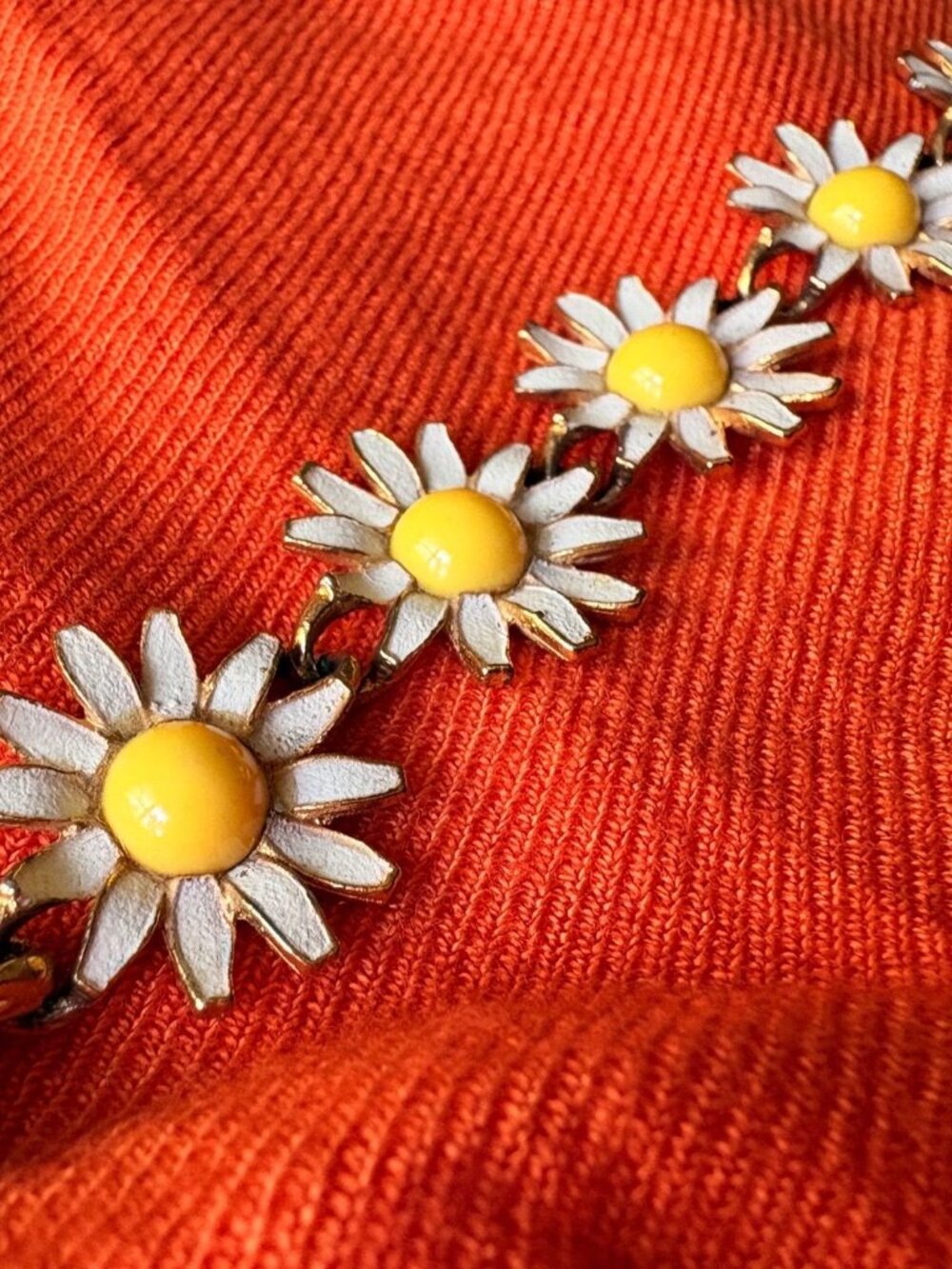 WEISS Vintage 1960s White Enamel Daisy Bracelet - Signed